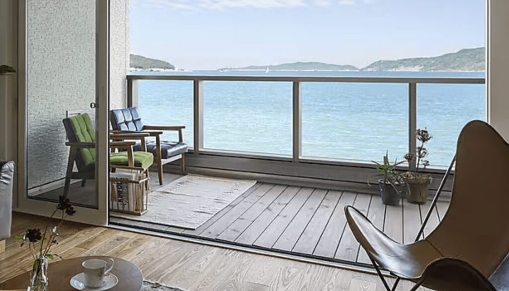 【夫婦2人】海と空に溶け込む「大人な住まい」