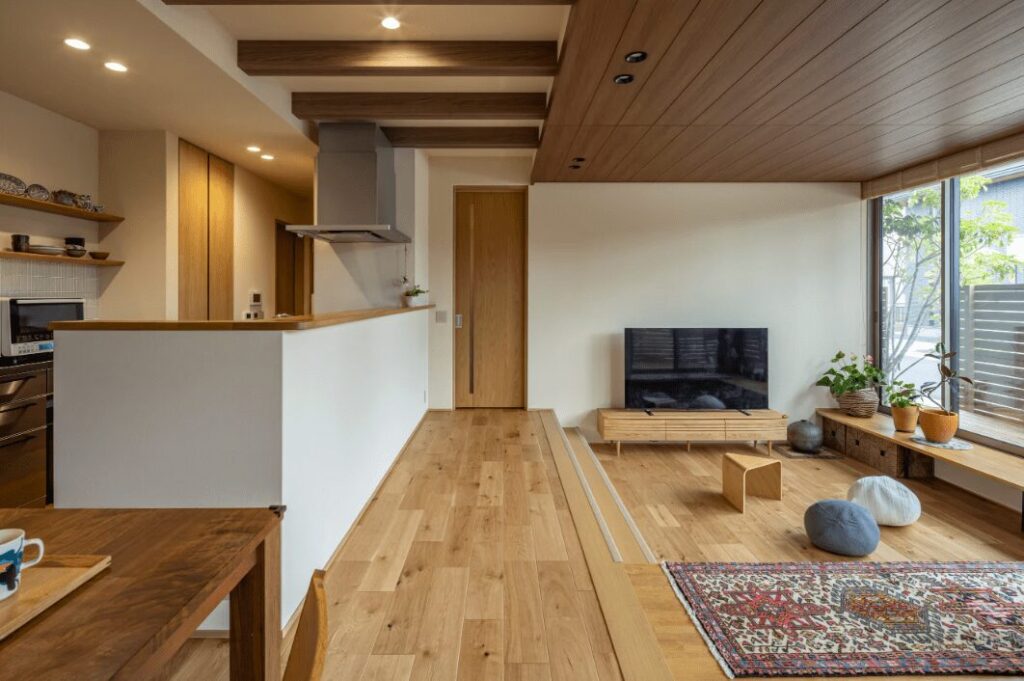 窓辺に居心地のよさが宿る、ほんのり和テイストな住まい